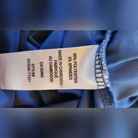 Ricki's sleeveless blue top - Picture 2 of 7